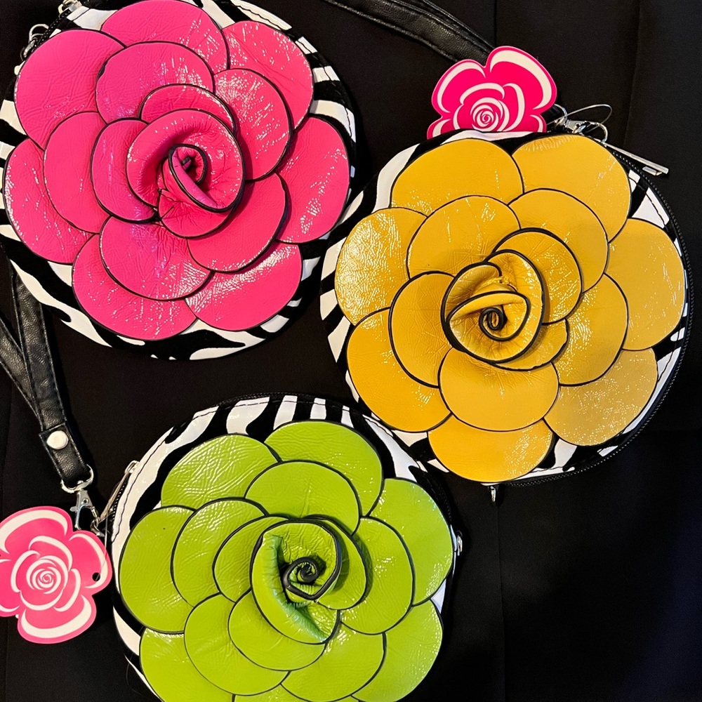 Fun & functional wristlet!